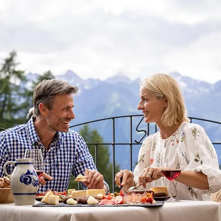 Szálloda Wohlfuhlhotel Falzeben Avelengo