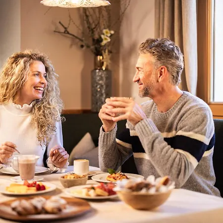 Wohlfuhlhotel Falzeben Szálloda Avelengo